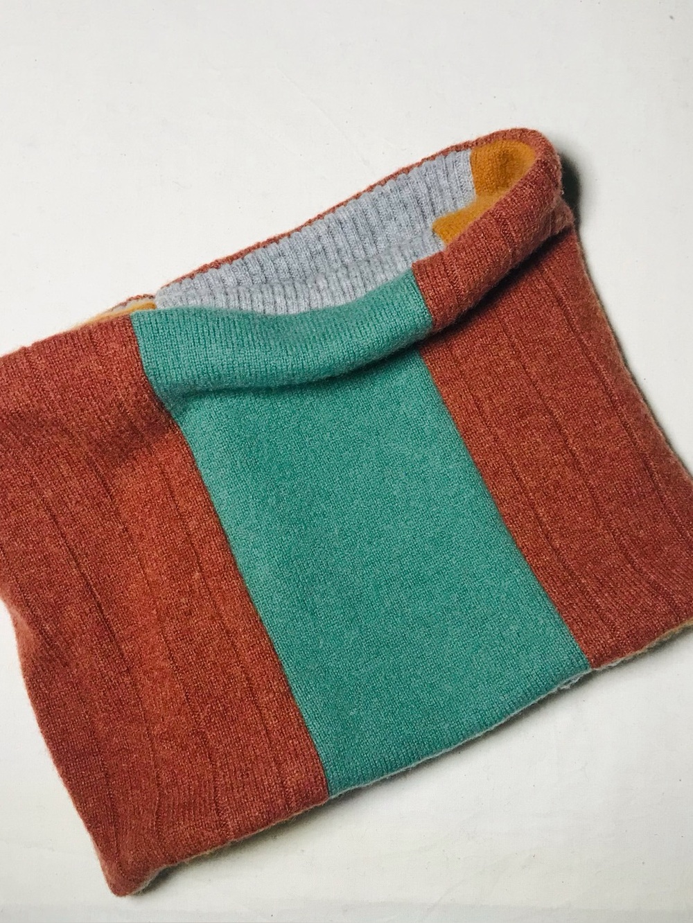 100 % Cashmere neckmuff